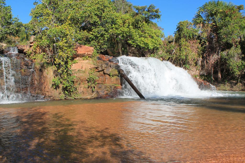 Pousada Sertao Veredas Hotel Sao Domingos de Goias Buitenkant foto